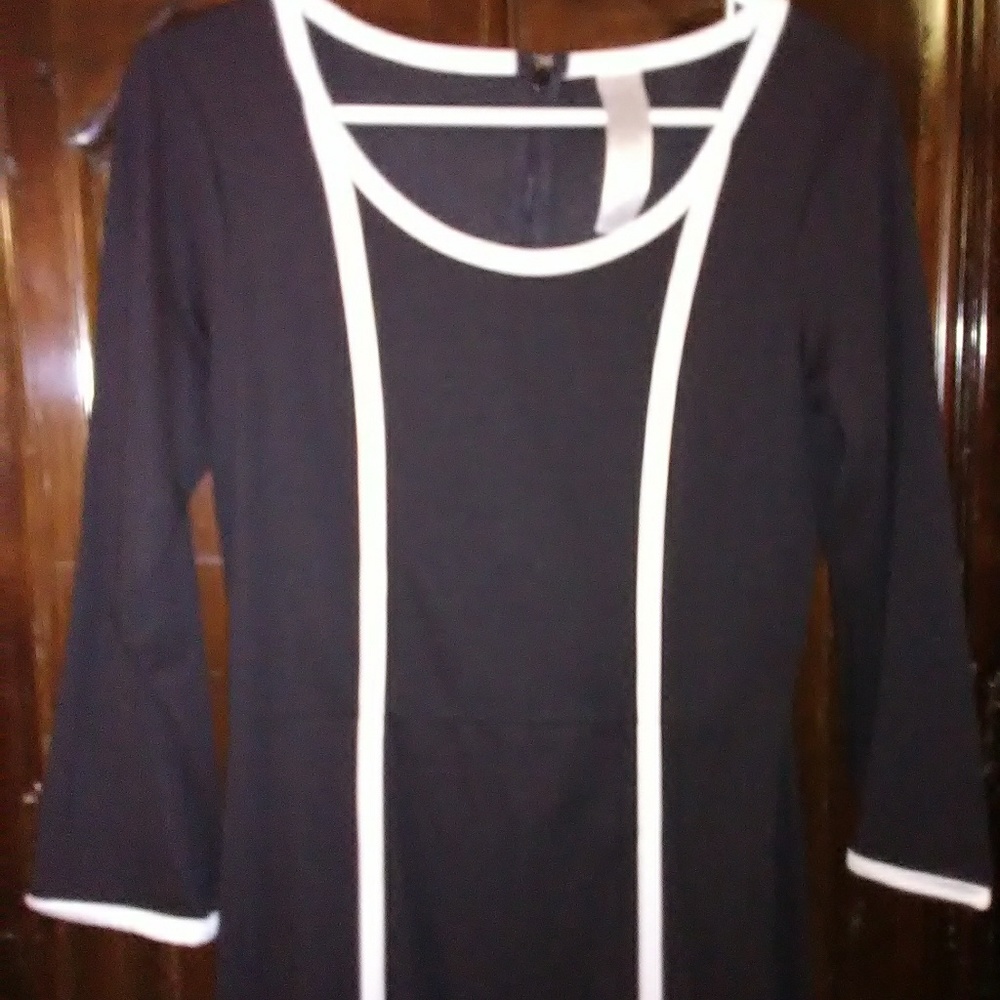 Dress - Picture 2 of 4